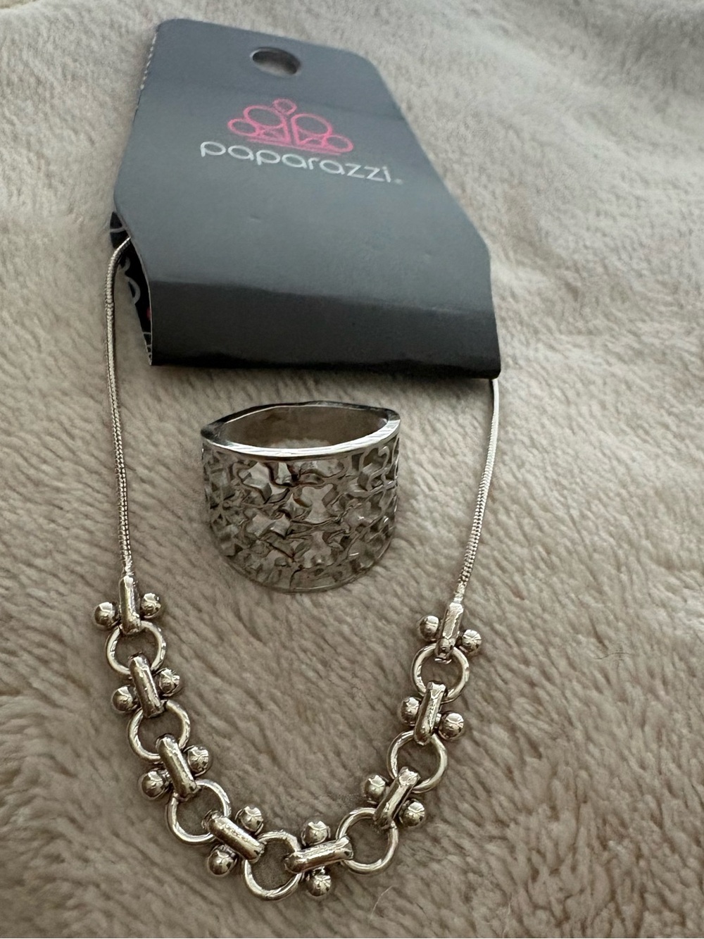 paparazzi Silver Tone Textured Ring & Decorative Link Necklace